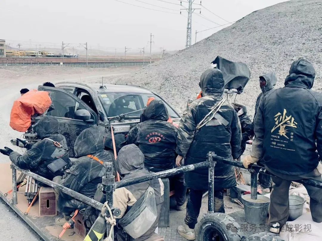 简小白老师使用安琴镜头拍摄《沙尘暴》